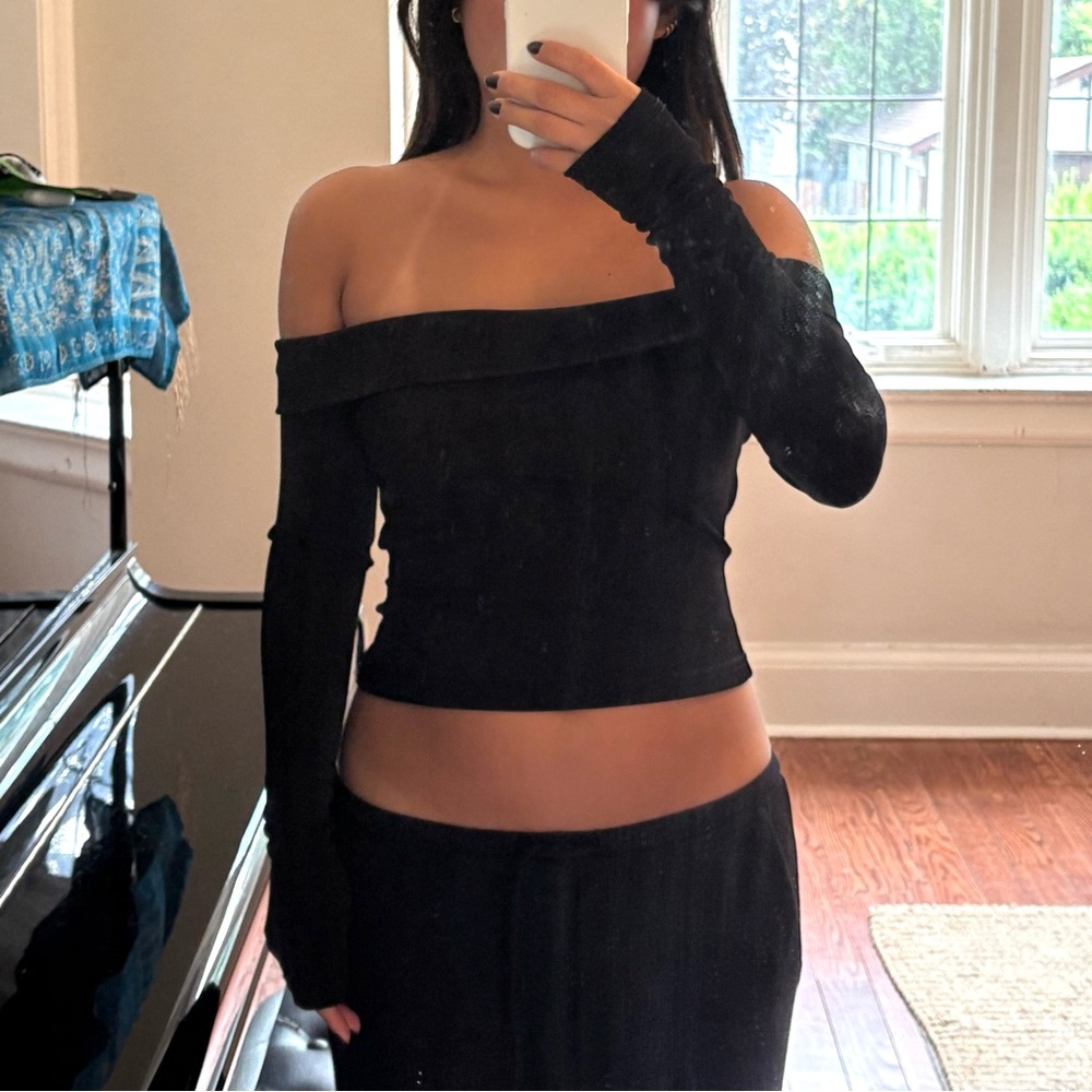 Motel Rocks Off Shoulder Black Longsleeve Top